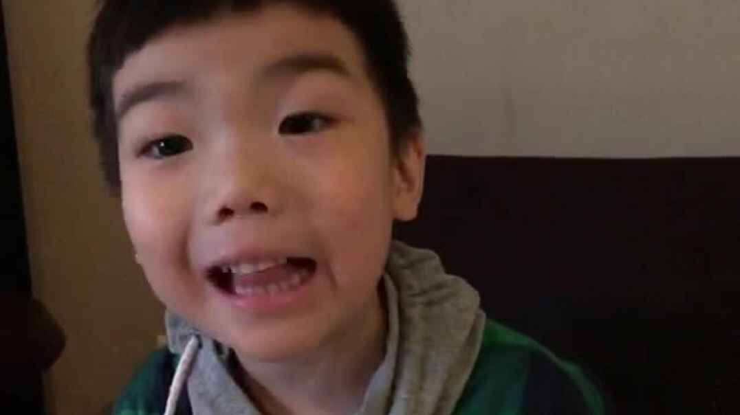 在家学习的孩子