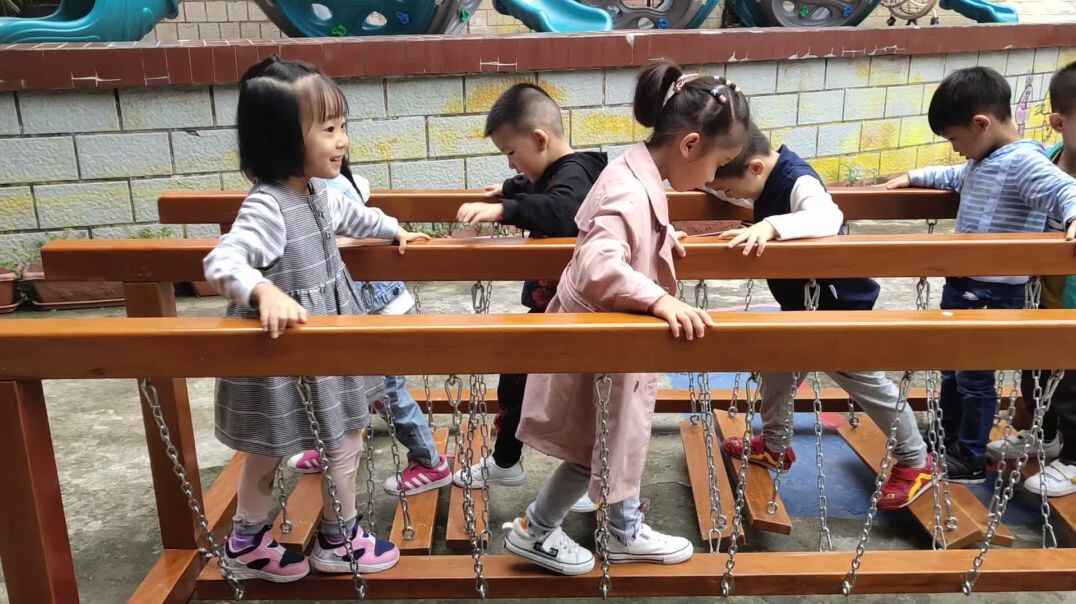 平衡桥走一走
