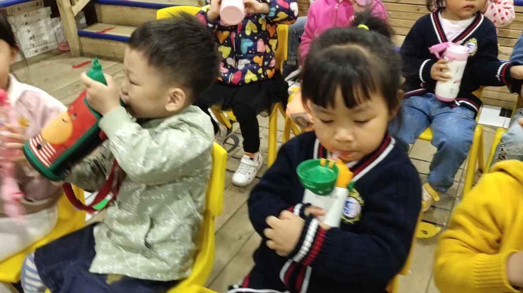 喝水棒棒的