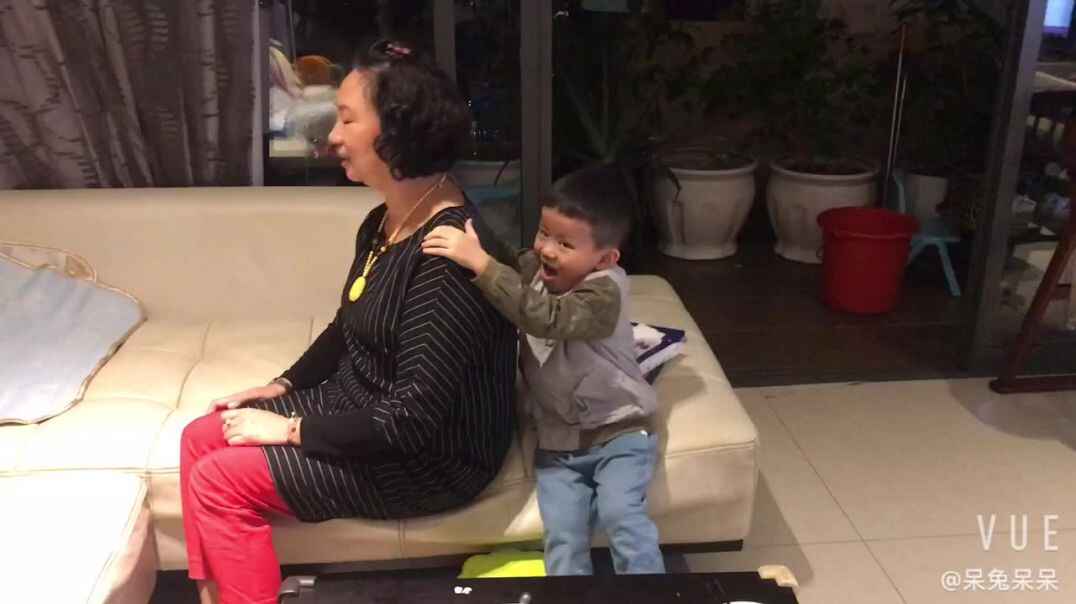 许承锐敬爱外婆奶奶.MOV