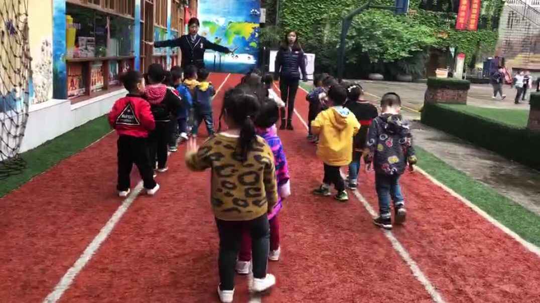 大家齐步走