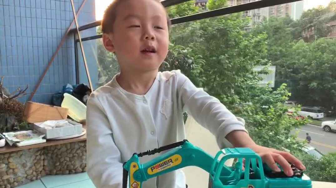 玩玩具让我很开心