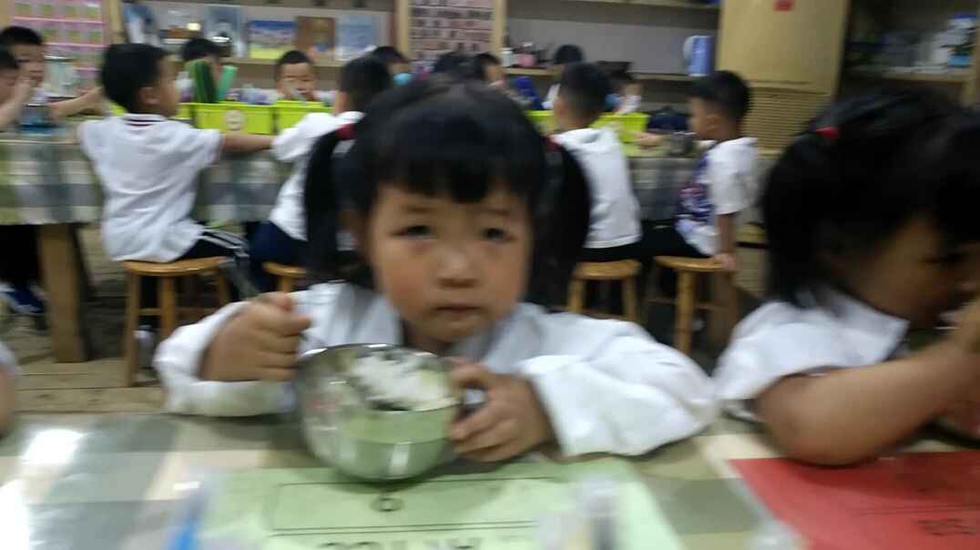 大口吃饭