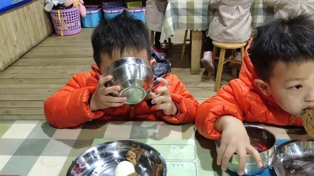 吃饭时的你