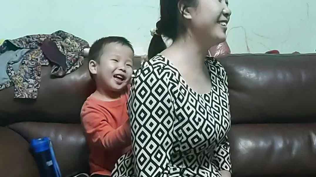重阳节给妈妈捶背