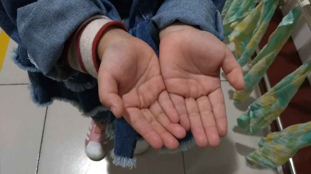 饭后擦嘴  手