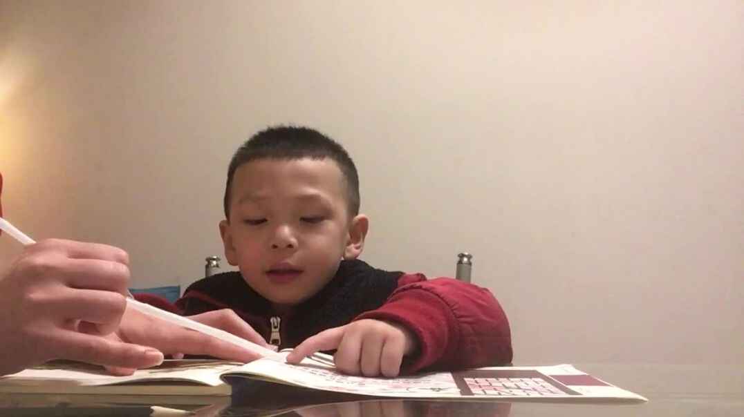 小a班李东旭《勾画小熊猴子》.MOV