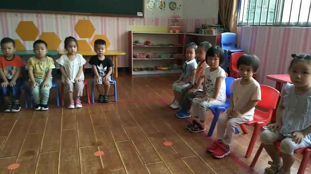 看我坐的多端正.