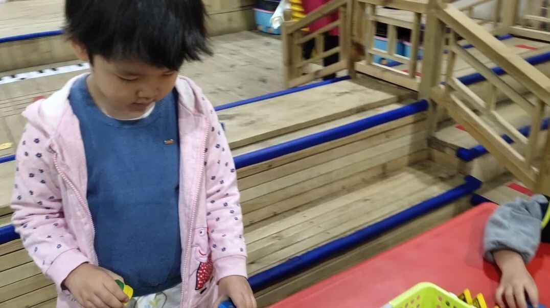 玩玩具 (2)