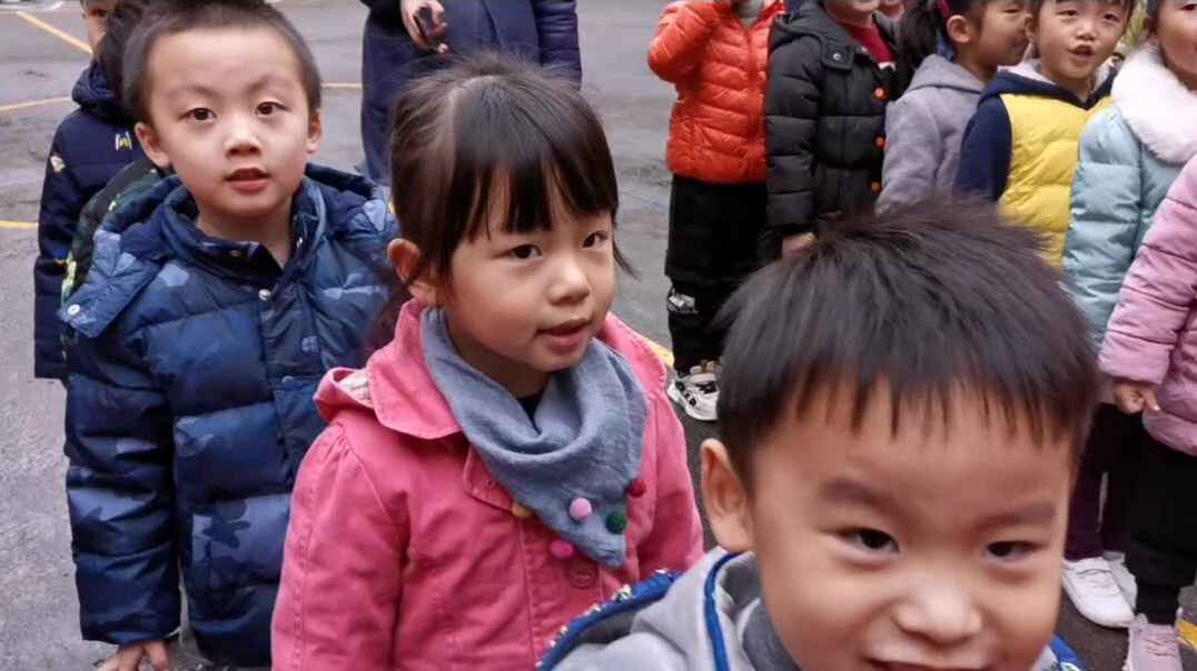 萌宝唱国歌.