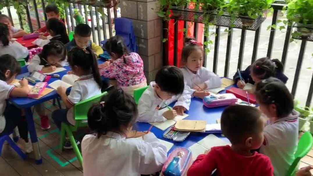 认真学习的孩子