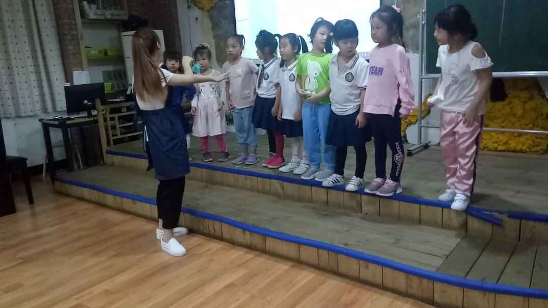 舞台上的我们