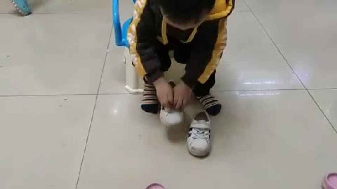 小A班罗翌宸补——脱鞋穿鞋