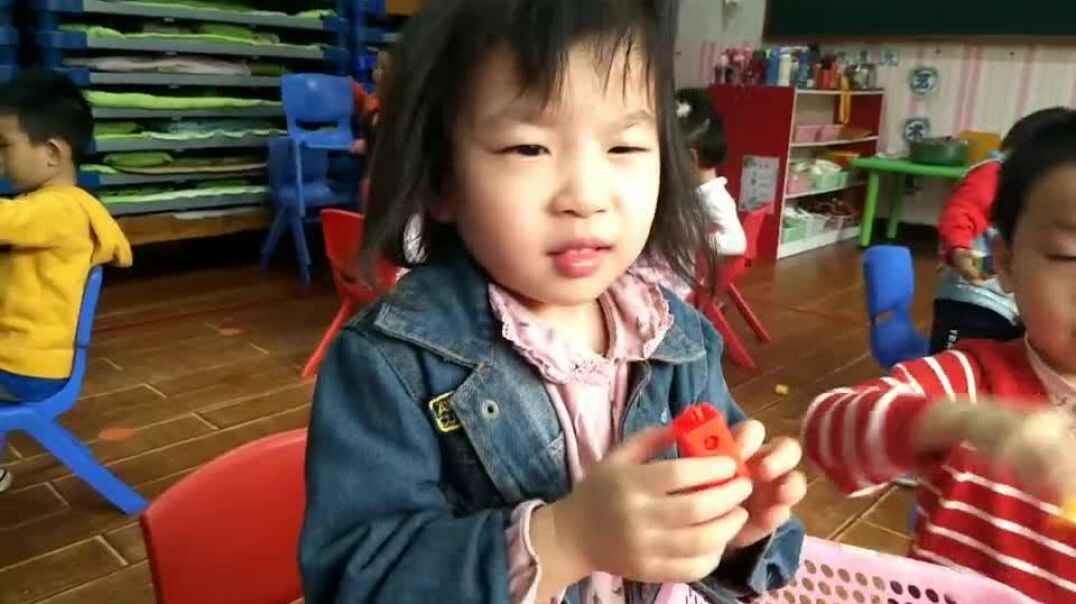 学妈妈涂口红
