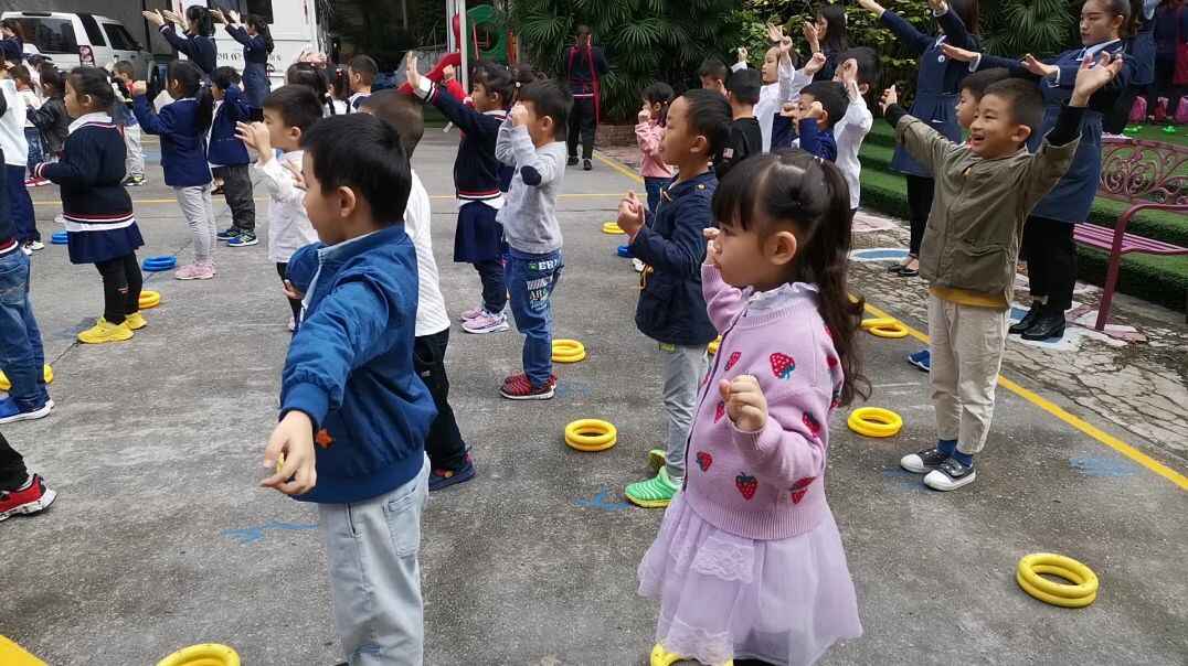 户外早操开始啦