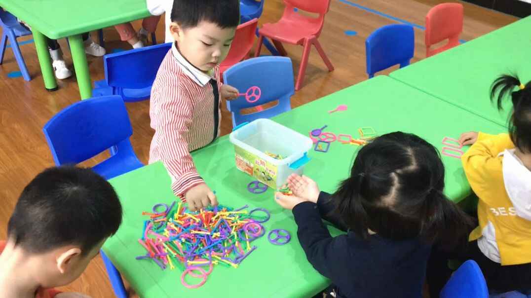 一起玩玩具吧