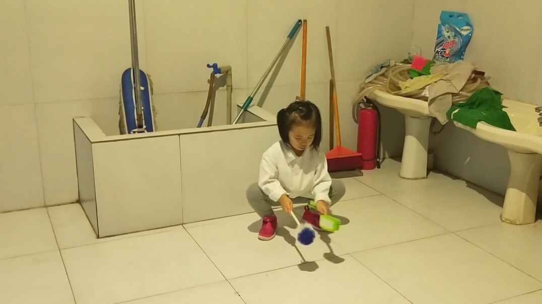 孩子使用生活工具