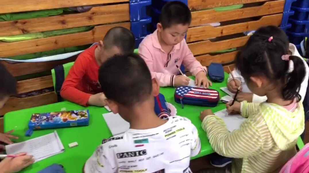 认真学习的小宝贝
