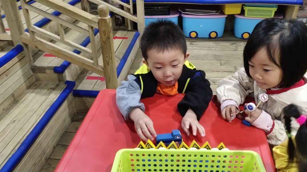 玩玩具让我很开心