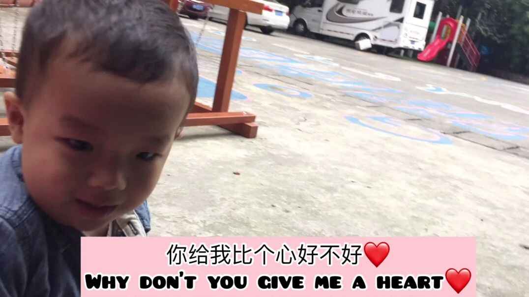 “方海”式比心.