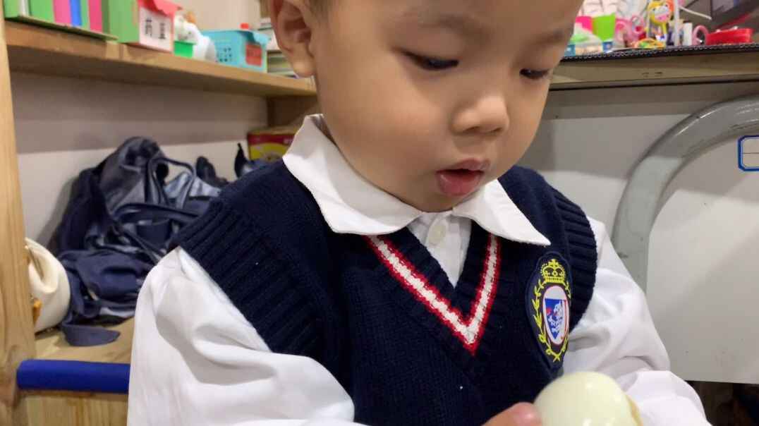 自己剥鸡蛋.