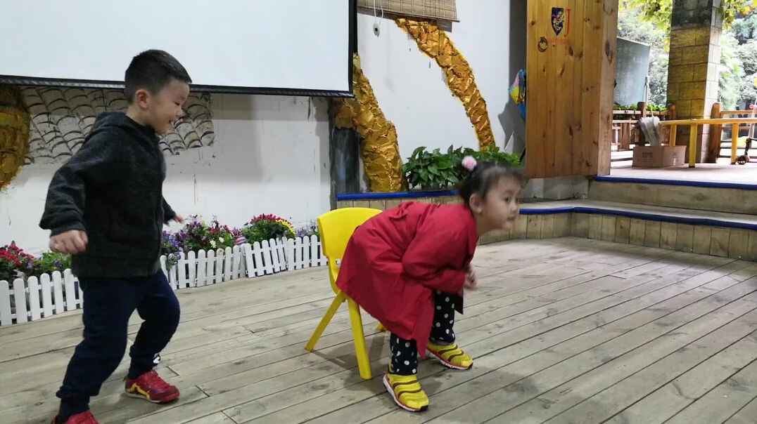 抢椅子大战开始