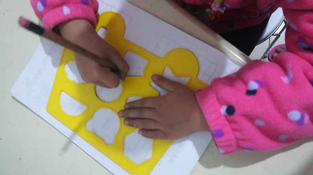 画图形，关诗琪