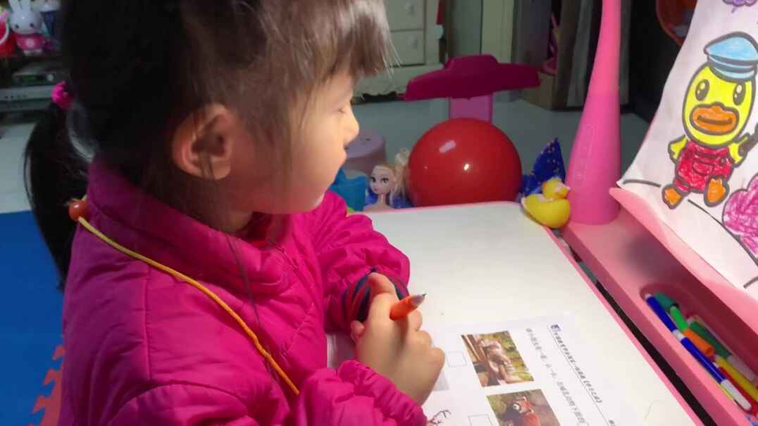 2019.11.12实验中班7号家庭作业反馈.MOV