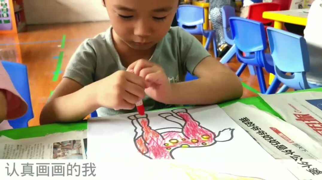认真画画的我