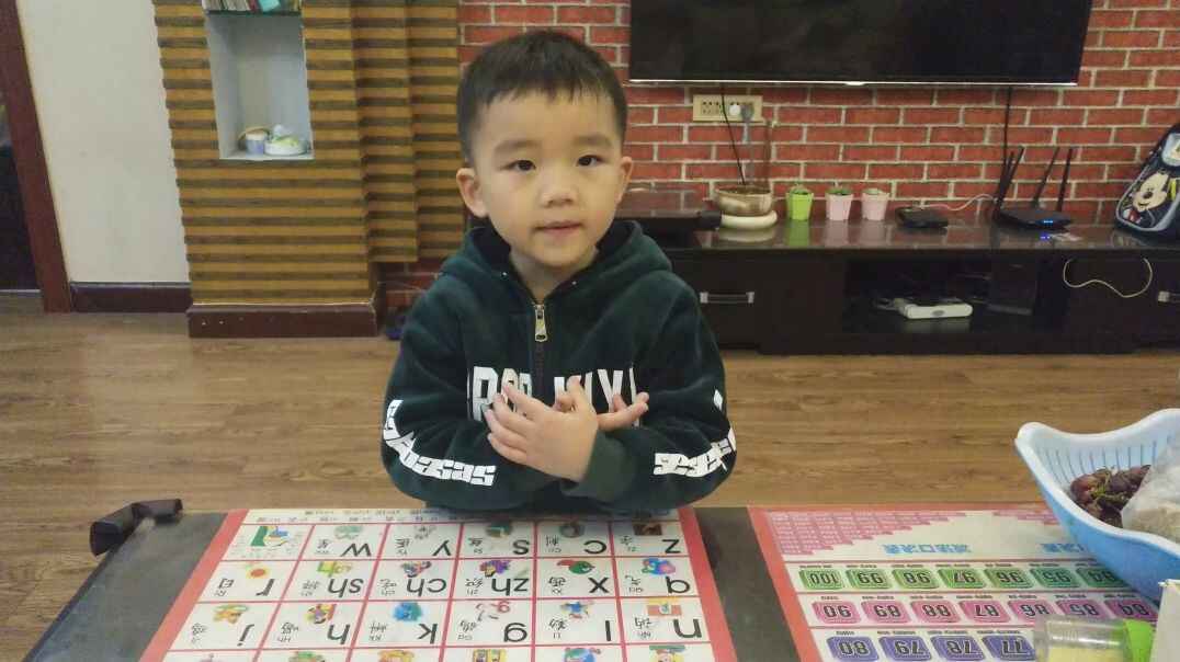 手指游戏《五只小鸟》