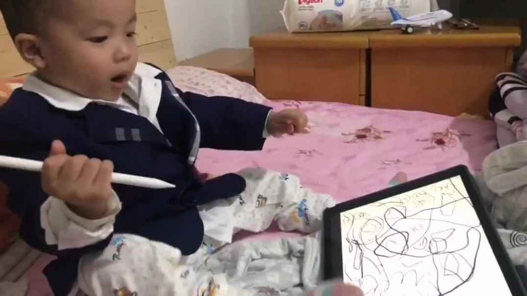 科技时代的小宝贝.