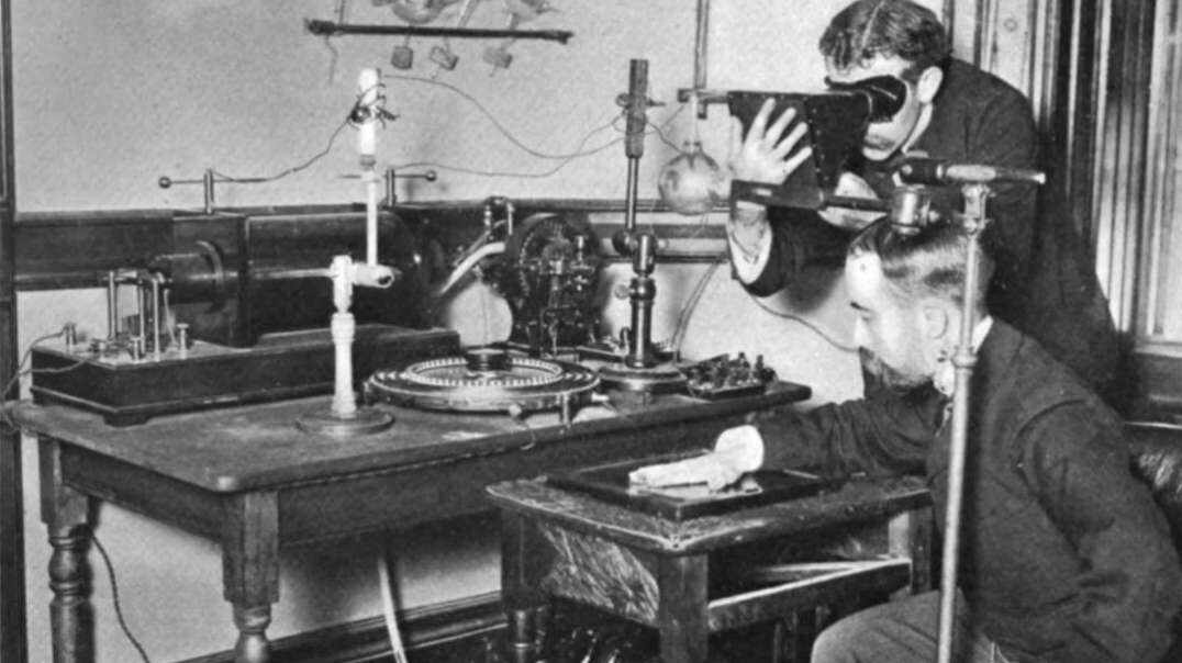 Wilhelm Conrad Röntgen and the discovery of the X-rays 威廉· 康拉德·伦琴