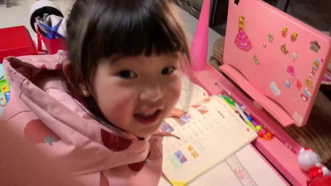 2019.12.17实验中班7号家庭作业反馈.MOV