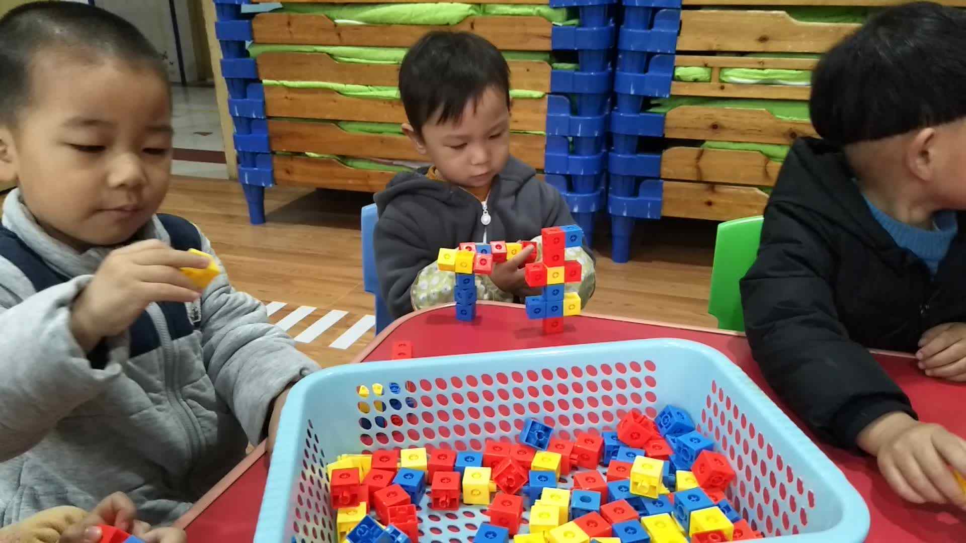 玩玩具 (2)
