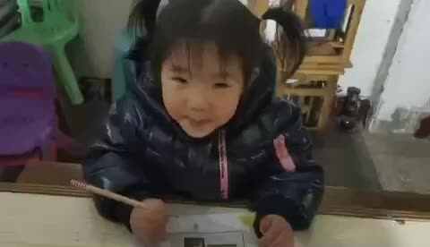 小A班郑雯丹认识正方形