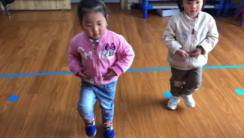 跳跳跳