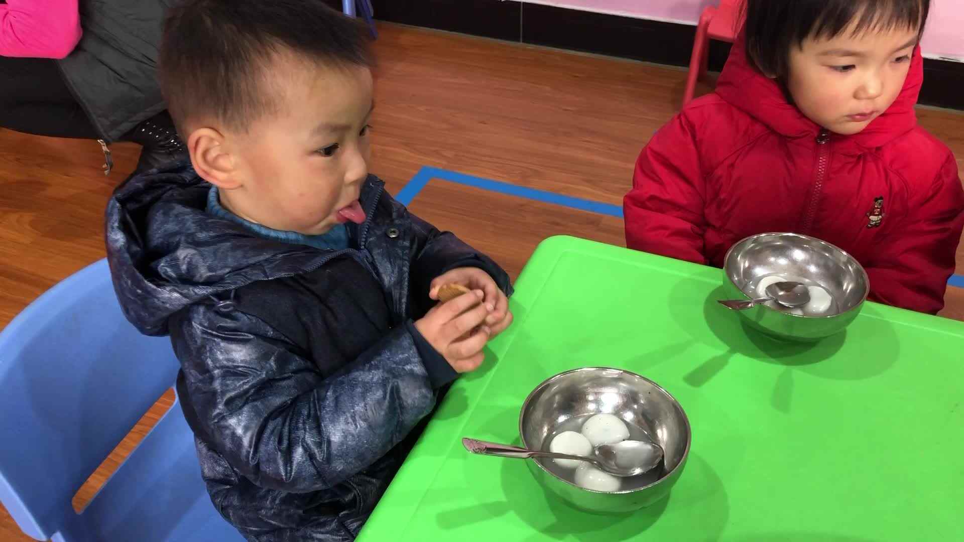 乖乖吃饭