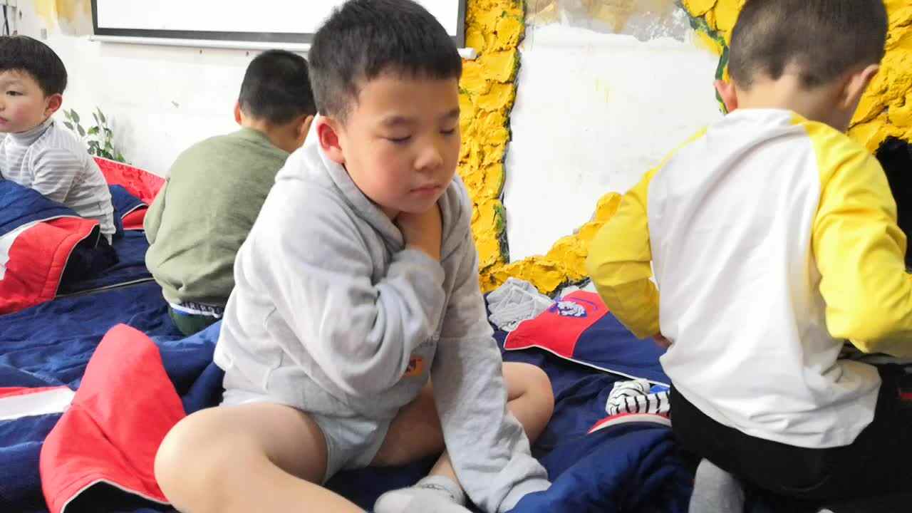 起床了