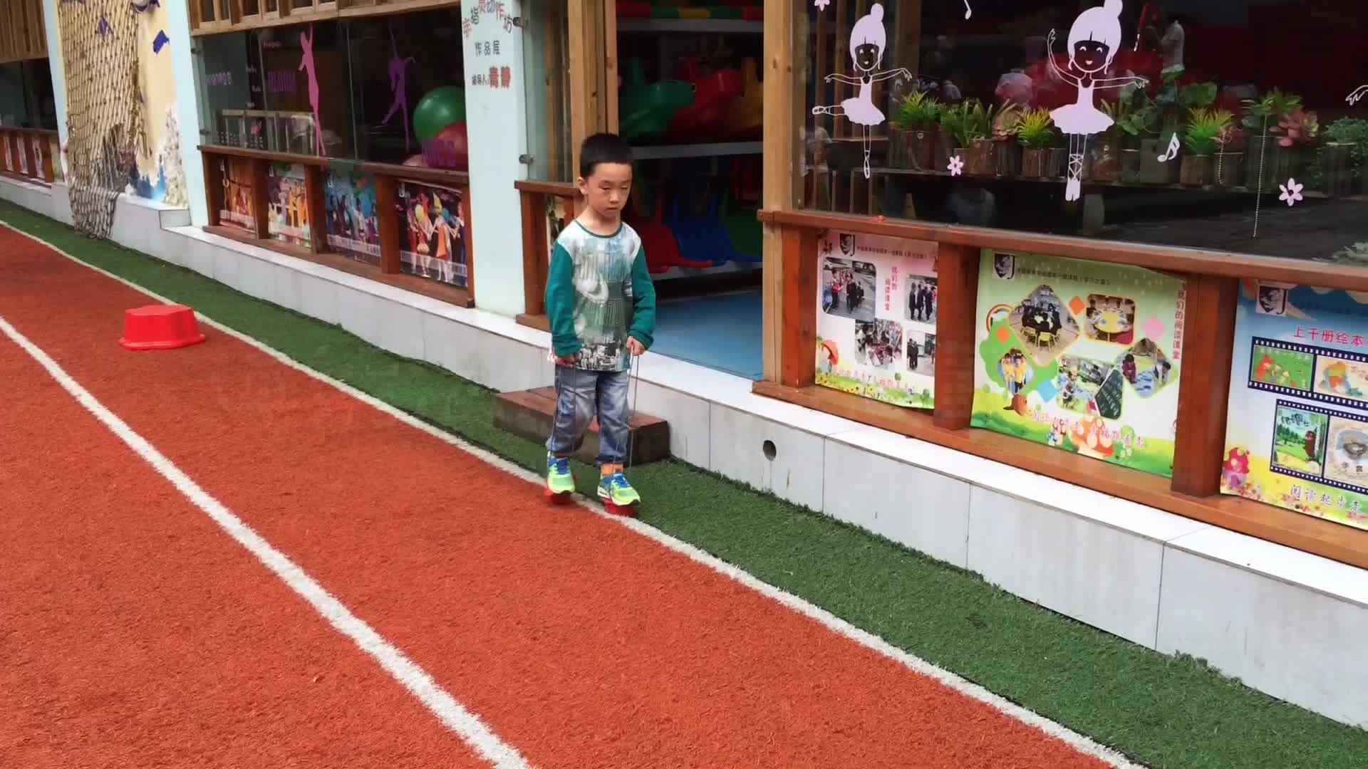 踩高跷