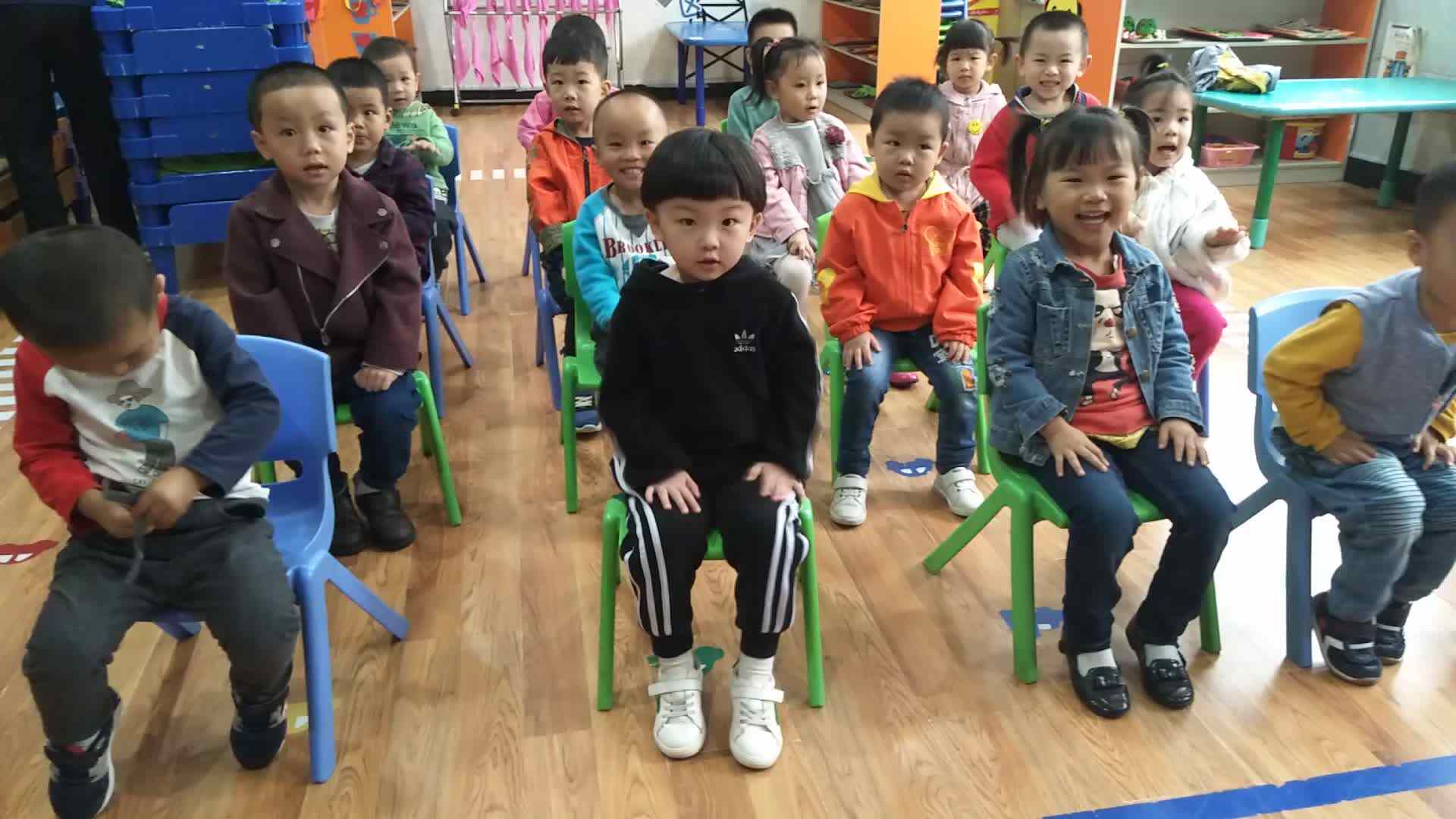 坐姿端正