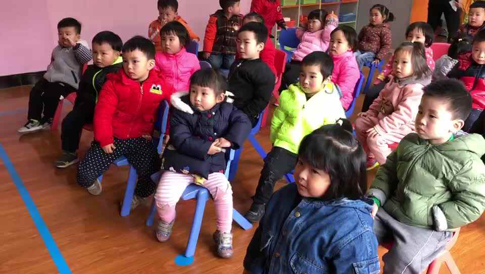 上课的乖宝宝