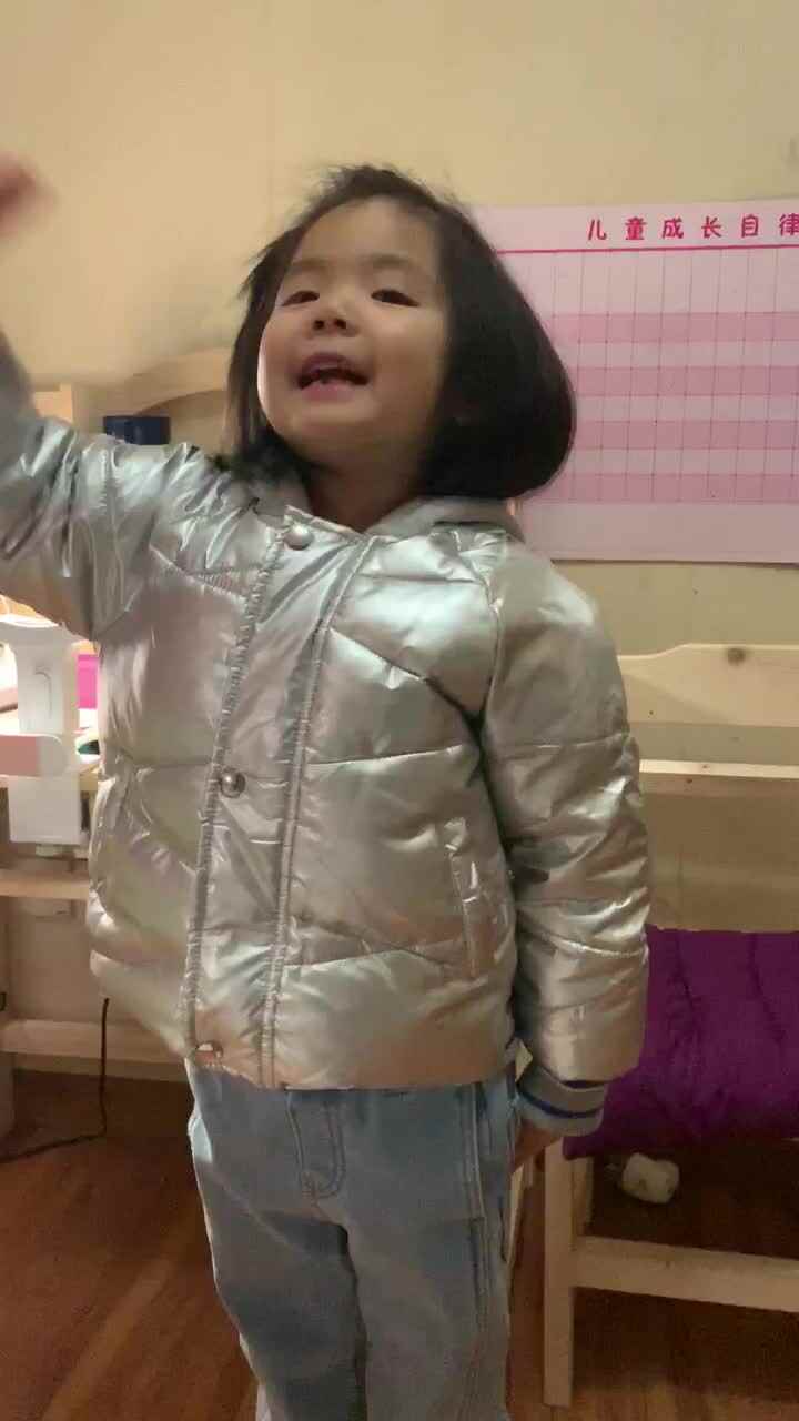 2019.12.16大A班妍熙背诵《弯弯的月儿小小的船》