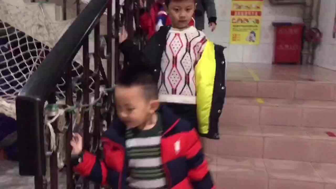 太阳当空照，出来运动运动吧！（我爱运动）