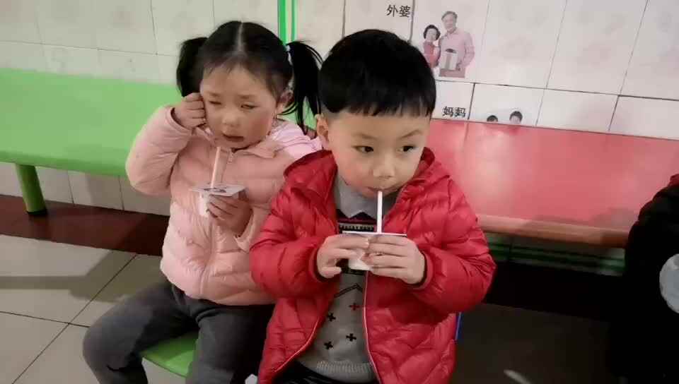 喝酸奶