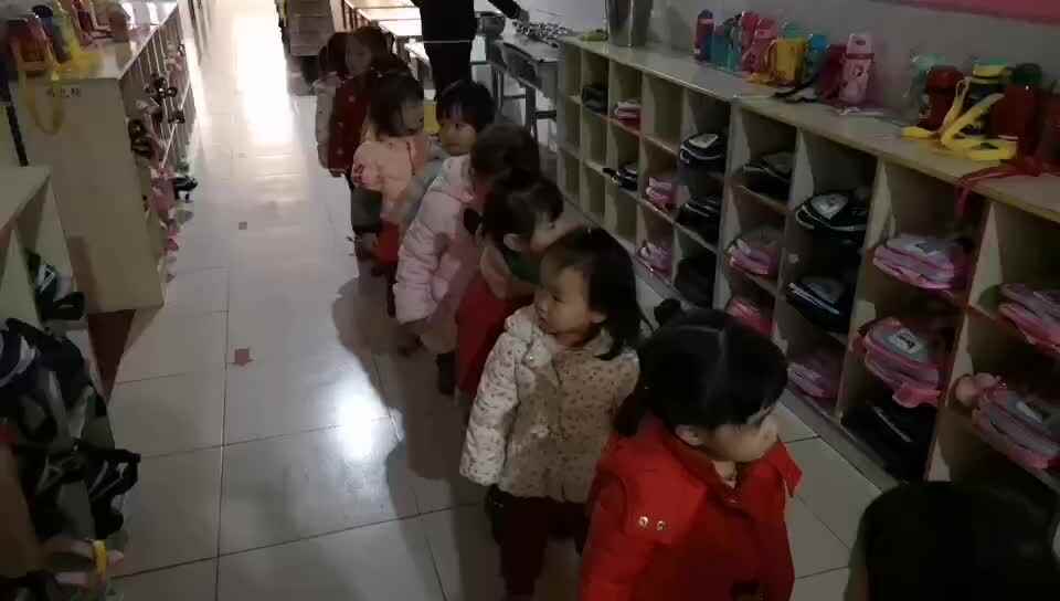 排队走走