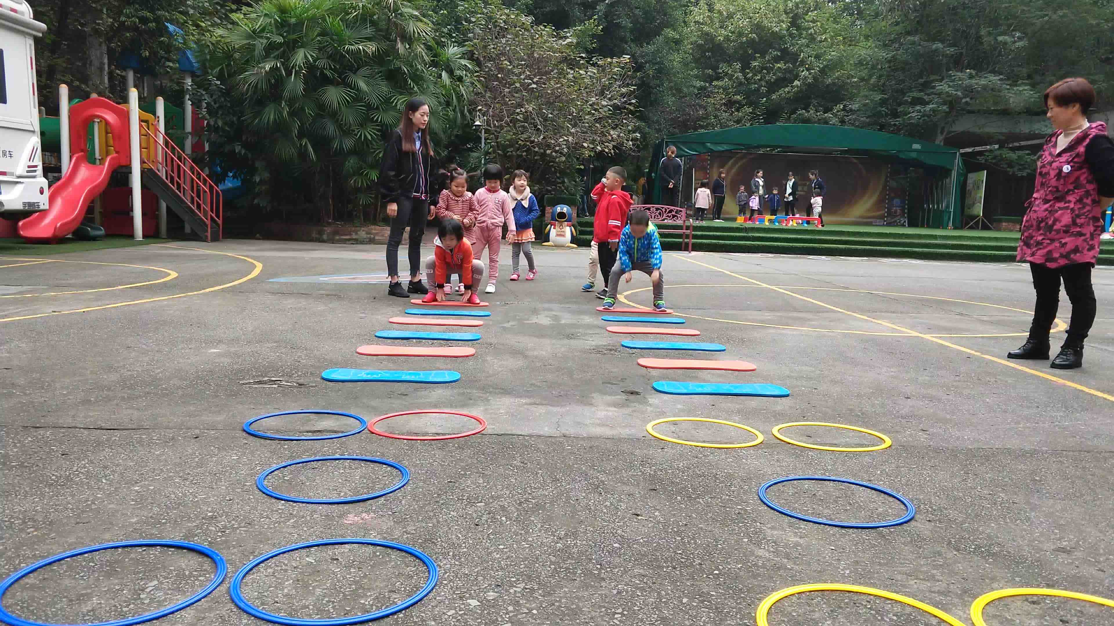 萌娃的晨间游戏