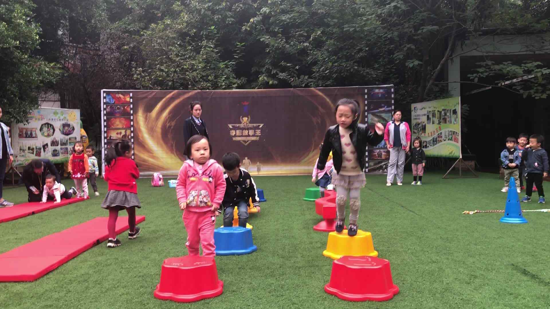 萌娃们在做运动旋律
