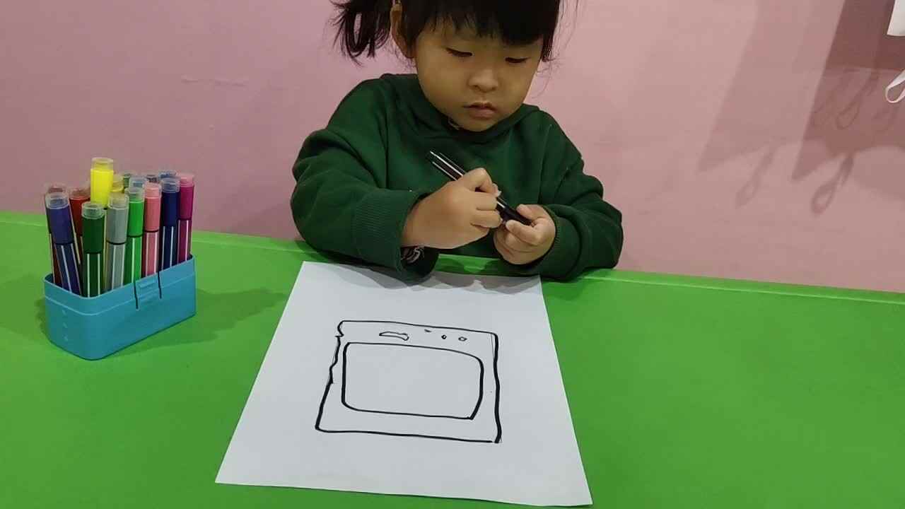 萌娃们在做绘画艺术