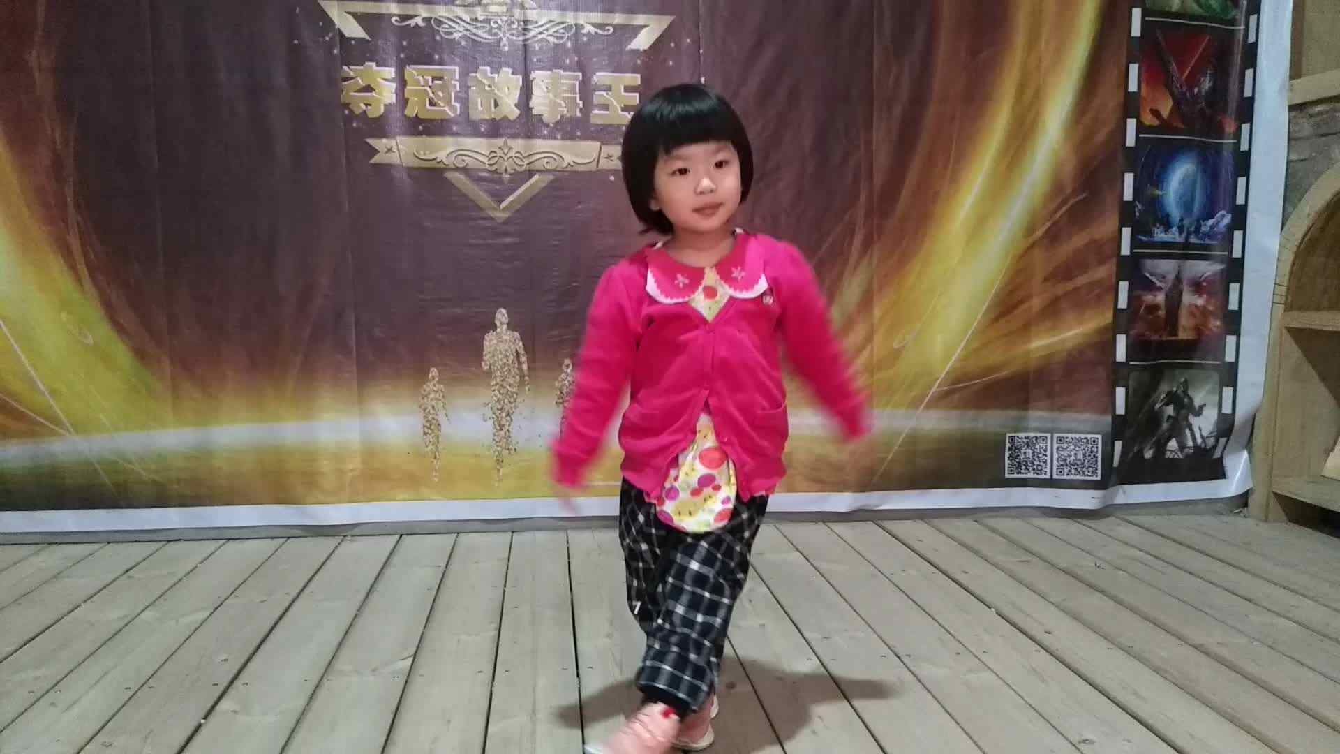 萌娃们在表演