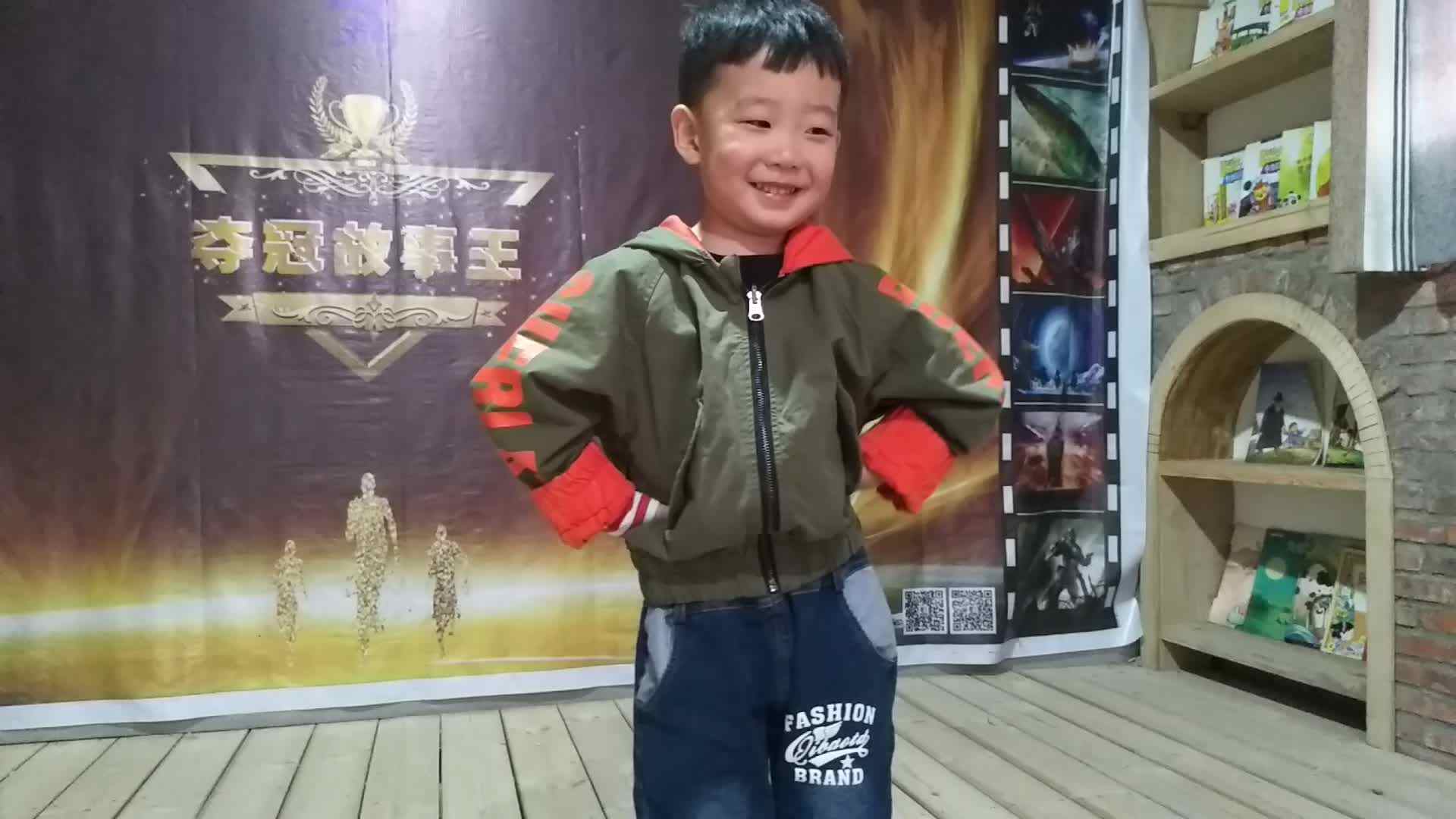 萌娃们在表演